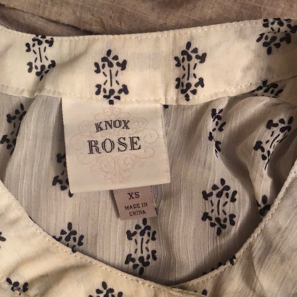 Sheer pattern top - Picture 2 of 5
